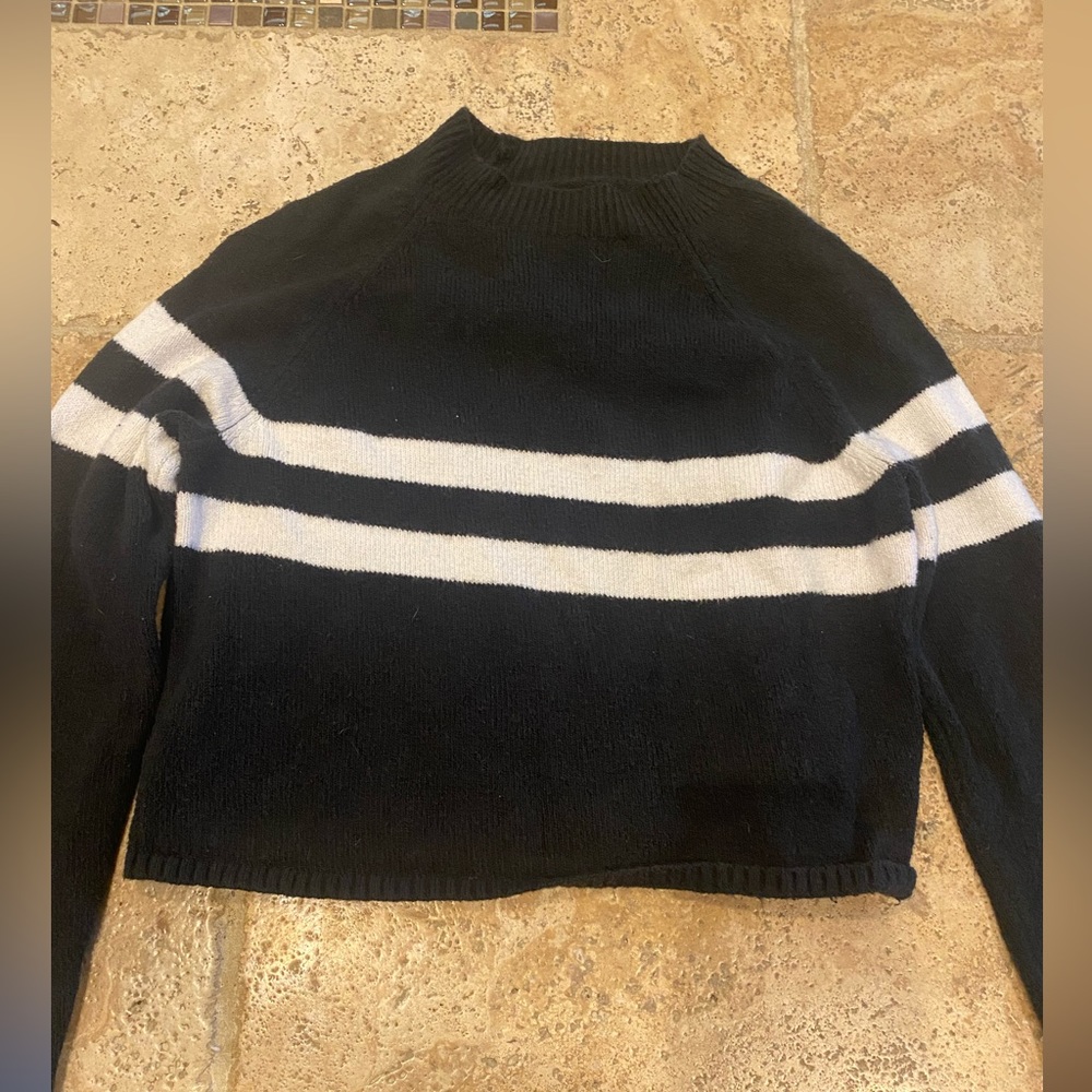 Super cute black crop top for the winter!